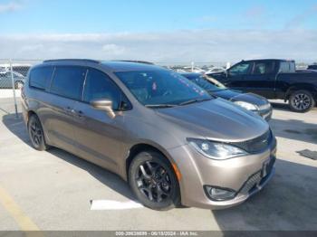  Salvage Chrysler Pacifica