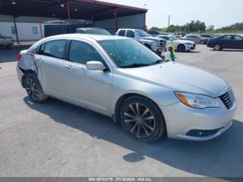  Salvage Chrysler 200