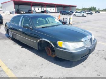  Salvage Lincoln Towncar