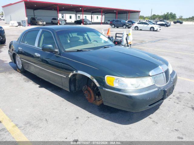  Salvage Lincoln Towncar