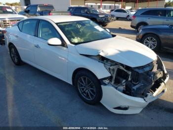  Salvage Nissan Altima