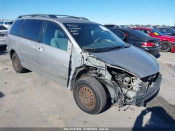  Salvage Toyota Sienna