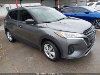  Salvage Nissan Kicks