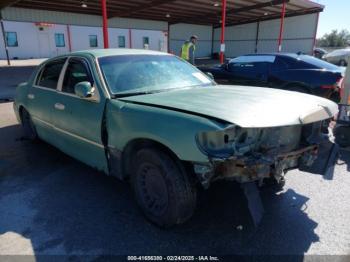  Salvage Lincoln Towncar