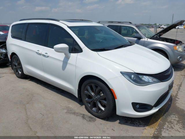  Salvage Chrysler Pacifica