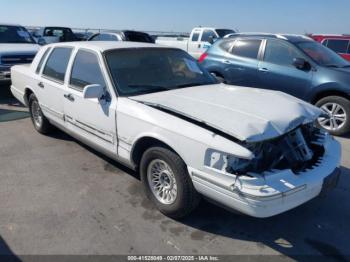  Salvage Lincoln Towncar