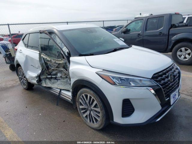  Salvage Nissan Kicks