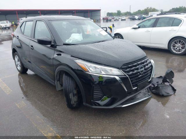  Salvage Nissan Kicks