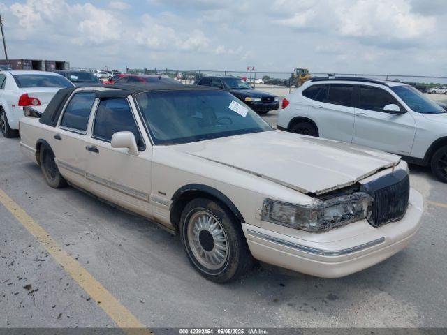 Salvage Lincoln Towncar