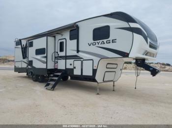  Salvage Winnebago Voyager