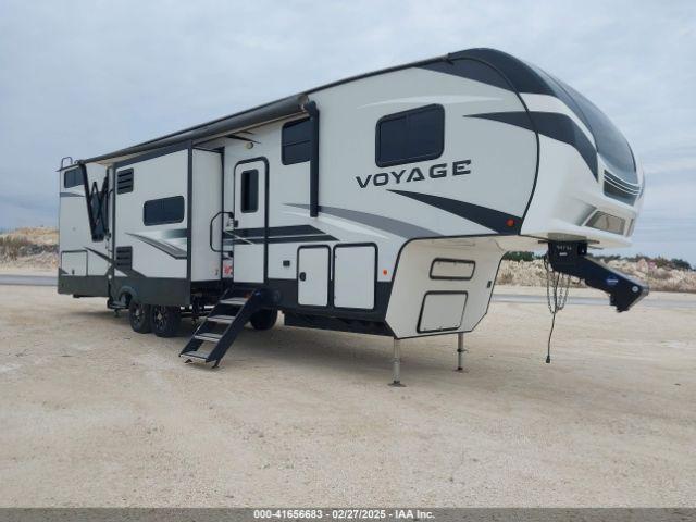  Salvage Winnebago Voyager
