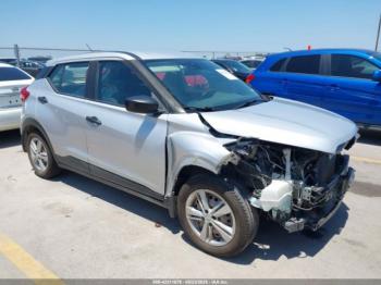  Salvage Nissan Kicks