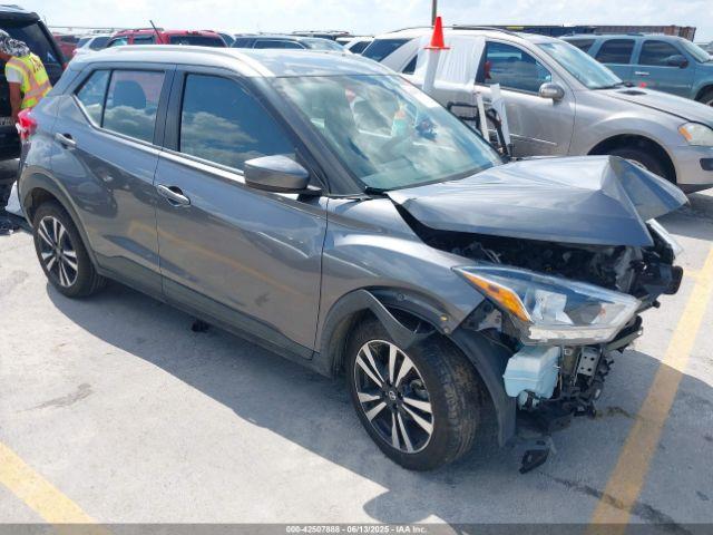  Salvage Nissan Kicks