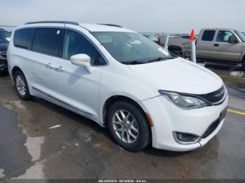  Salvage Chrysler Pacifica