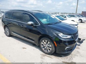  Salvage Chrysler Pacifica