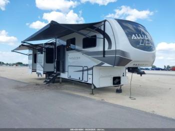  Salvage Alliance 5th Wheel Travel Trailer