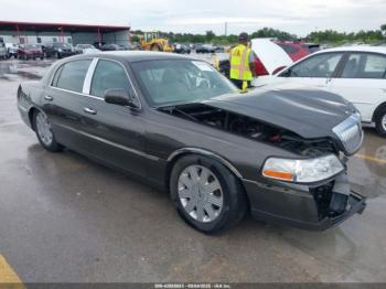  Salvage Lincoln Towncar