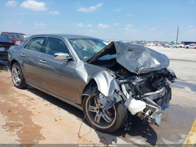  Salvage Chrysler 300