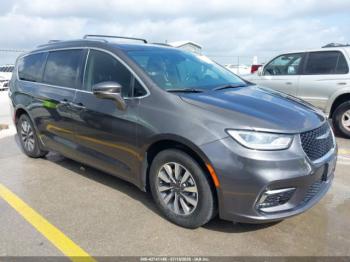  Salvage Chrysler Pacifica