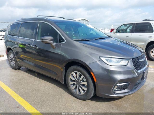  Salvage Chrysler Pacifica
