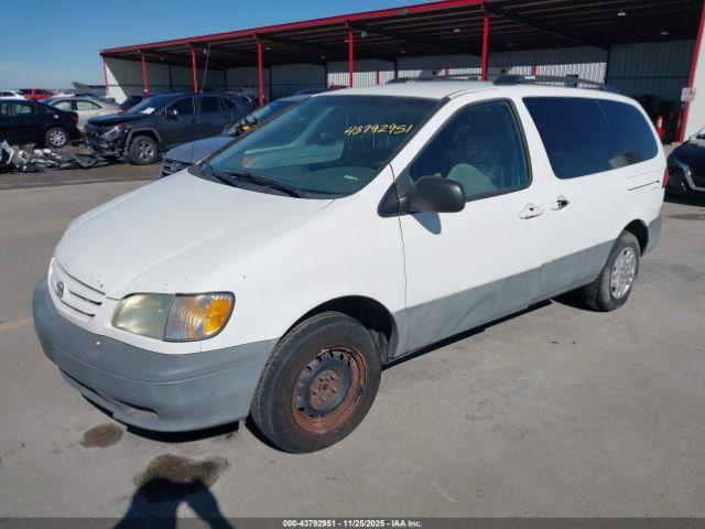 Toyota Sienna Ce Image 3