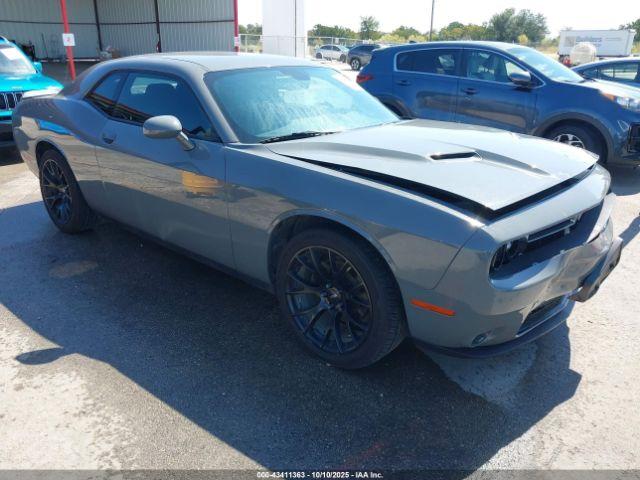  Salvage Dodge Challenger