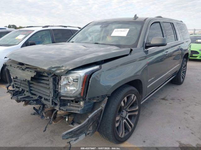 GMC Yukon Denali Image 3