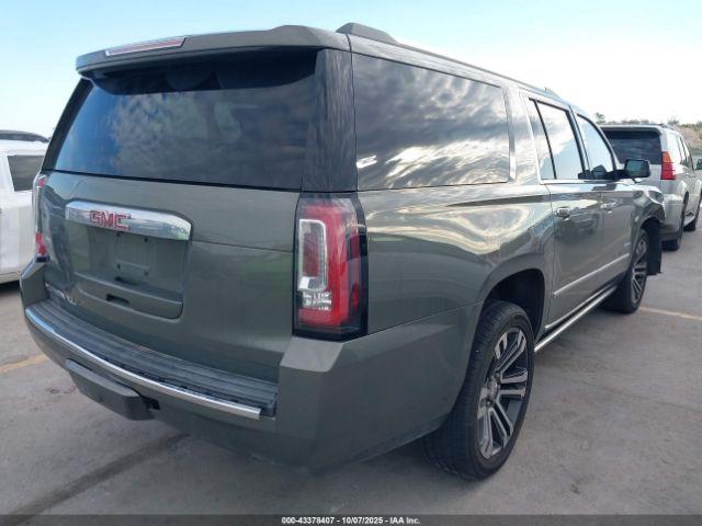 GMC Yukon Denali Image 13