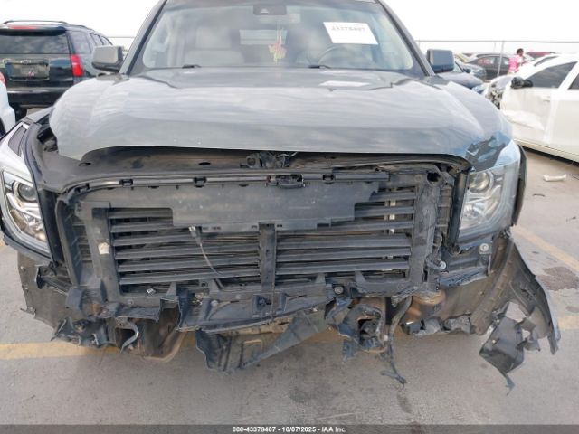 GMC Yukon Denali Image 7