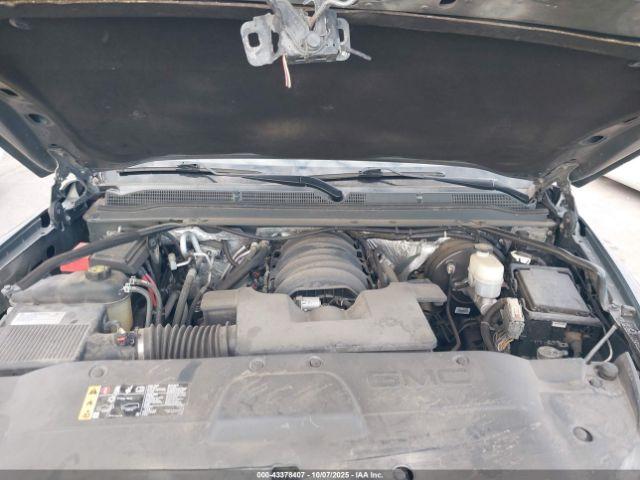 GMC Yukon Denali Image 5