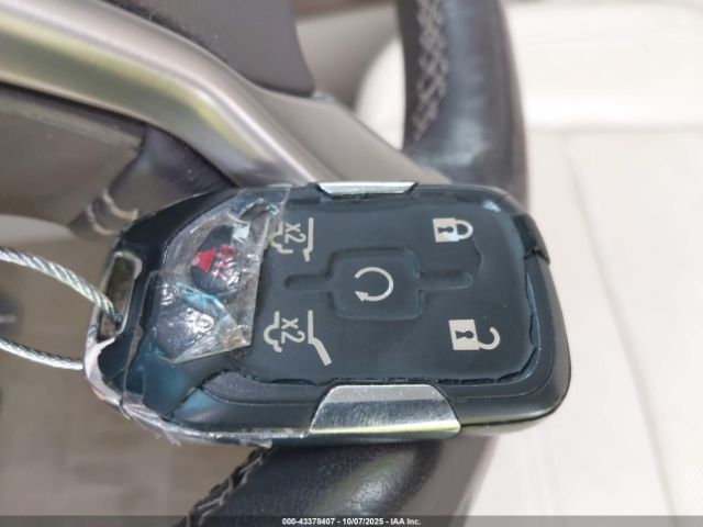 GMC Yukon Denali Image 9