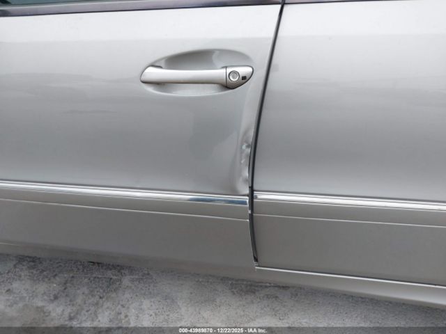 Mercedes-Benz E-Class Image 11