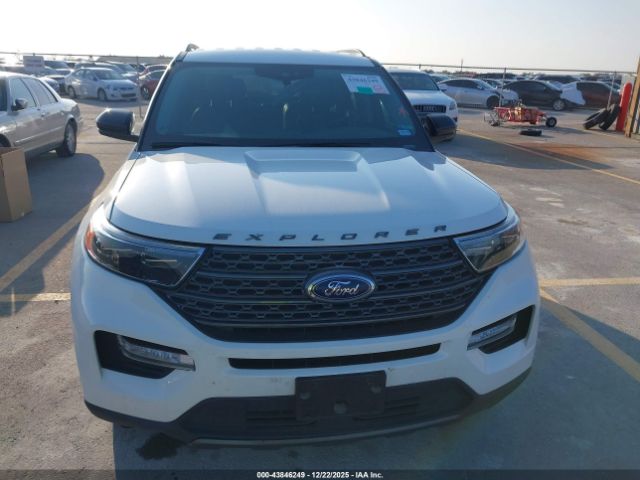 Ford Explorer Xlt Image 4