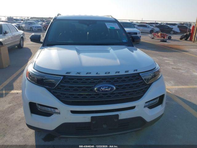 Ford Explorer Xlt Image 4