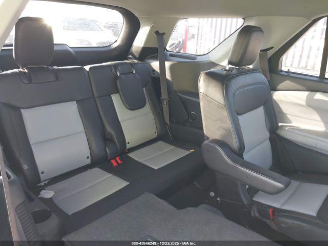 Ford Explorer Xlt Image 6