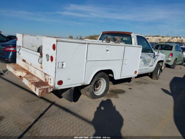 GMC Sierra C3500 Image 12