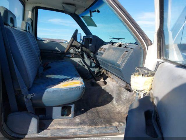 GMC Sierra C3500 Image 9