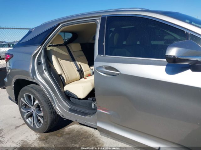 Lexus RX Image 20