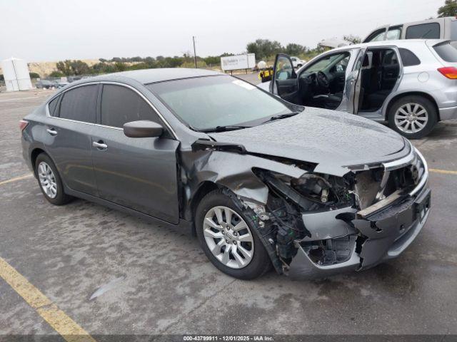  Salvage Nissan Altima