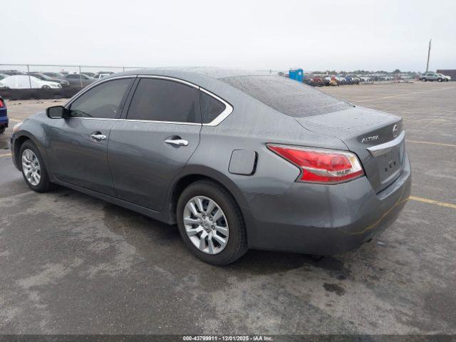 Nissan Altima Image 14