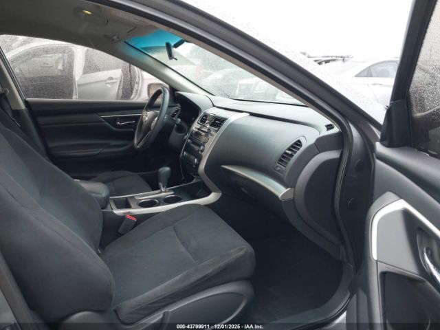 Nissan Altima Image 4