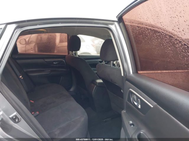 Nissan Altima Image 11