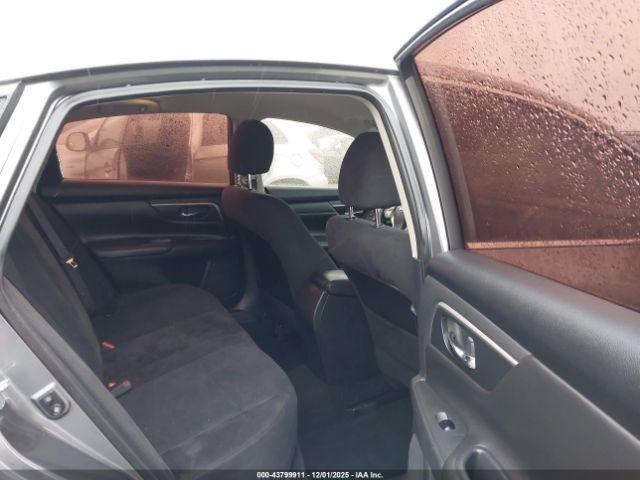 Nissan Altima Image 11