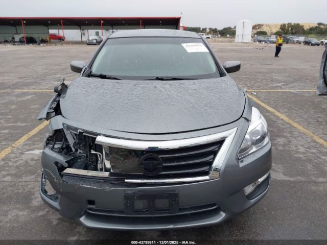 Nissan Altima Image 12