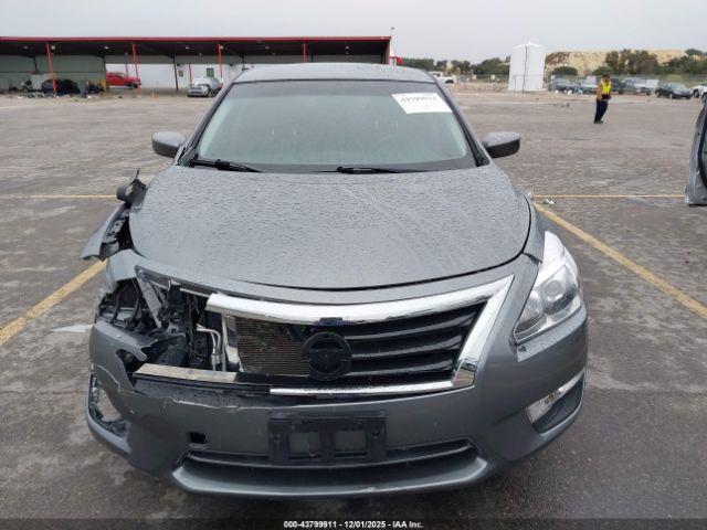 Nissan Altima Image 12