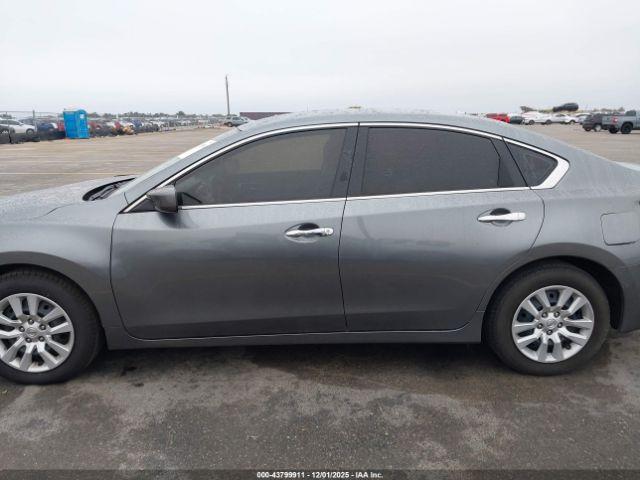 Nissan Altima Image 15