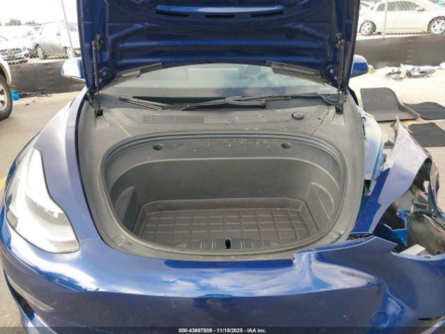 Tesla Model 3 Long Range Dual Motor All-wheel Drive Image 2