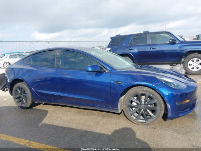 Tesla Model 3 Long Range Dual Motor All-wheel Drive Image 8