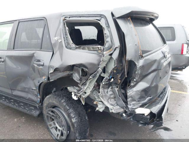 Toyota 4Runner Trd Off Road Image 5