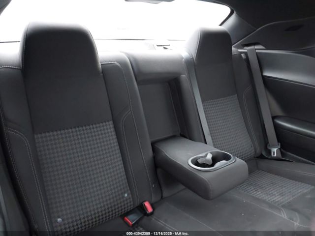 Dodge Challenger Sxt Image 3